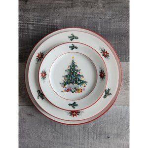 Set of 4 Vintage Christmas Dinner Plates Bavaria Schumann Azberg Germany